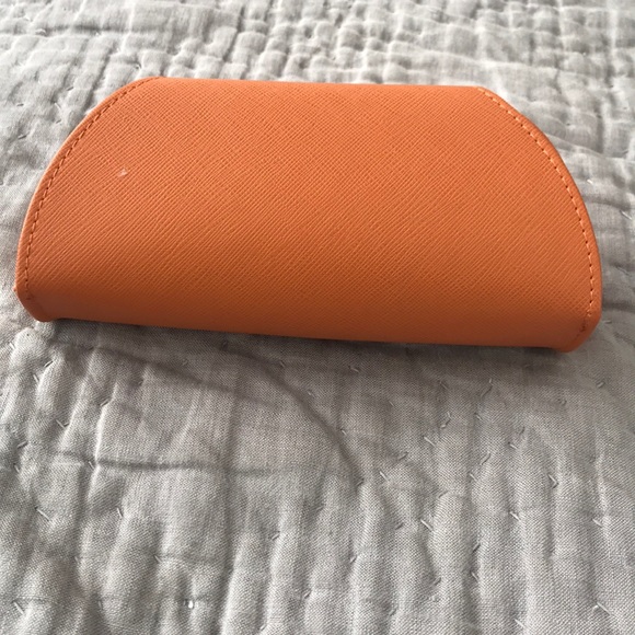 Like new Authentic Tory Burch sunglasses case - Picture 2 of 4